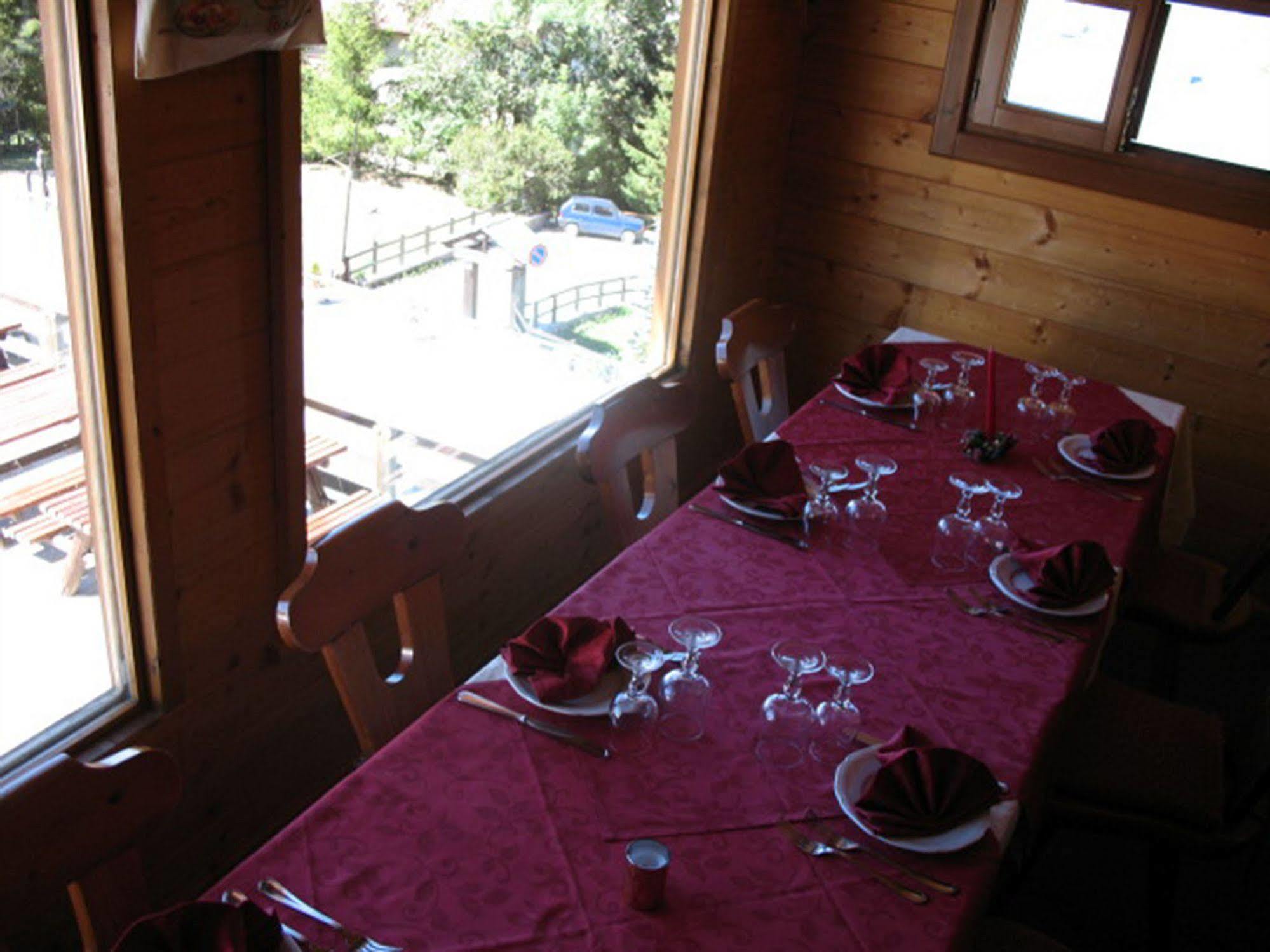 Restaurant Hotel Chalet Del Sole Oulx Buitenkant foto